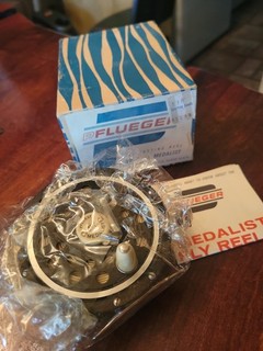 Carrete de mosca vintage Pflueger Medalist 1495 en caja original sin usar