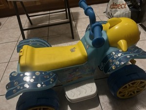 Pinkfong Baby Shark 4-Wheel 6V Electric Ride-On Toy for Kids Ages 1-4