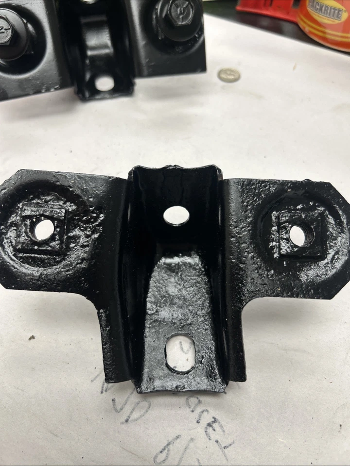 Juego de soportes de parachoques trasero Ford Mustang 1969 1970 original Foto 3 de 4