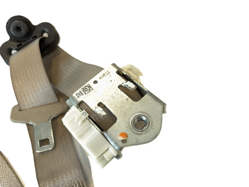 Retractor de cinturón de seguridad trasero, diestro o derecho 2013-18 Dodge Ram 1500 2500 3500 5KP981L1AC Foto 2 de 4