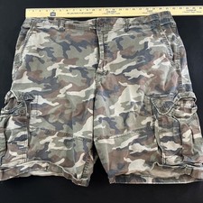 American Eagle Outfitters Camo Cargo Shorts Men's Size 44 Longer Length