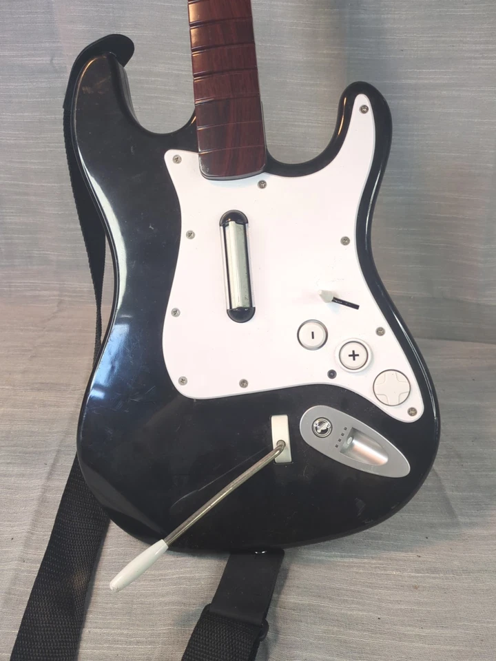 Rock Band Fender Stratocaster Nintendo Wii Harmonix NWGTS2 Guitar *No Dongle* - Image 2 of 4