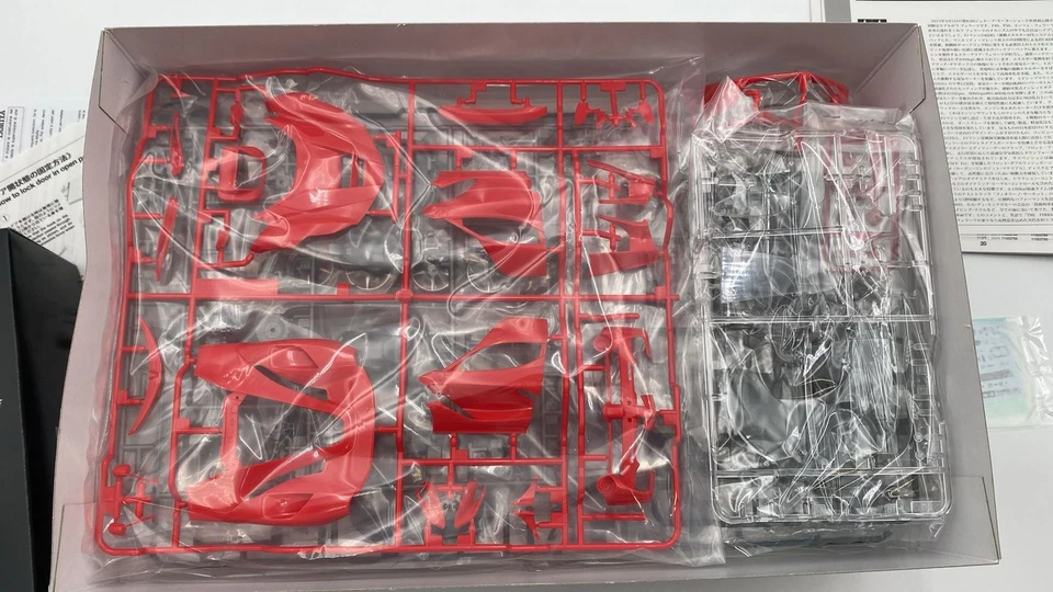 TAM24333 Tamiya Ferrari LaFerrari 1/24 kit di montaggio - Immagine 2 di 4