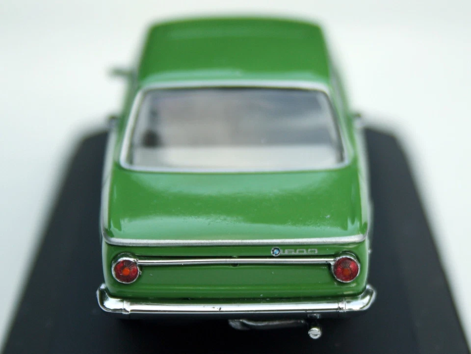 BMW 1600-2 (1602) tipo 114 año 1966-1971, Luz, Modelo Minichamps EN M.1:43 Foto 3 de 4