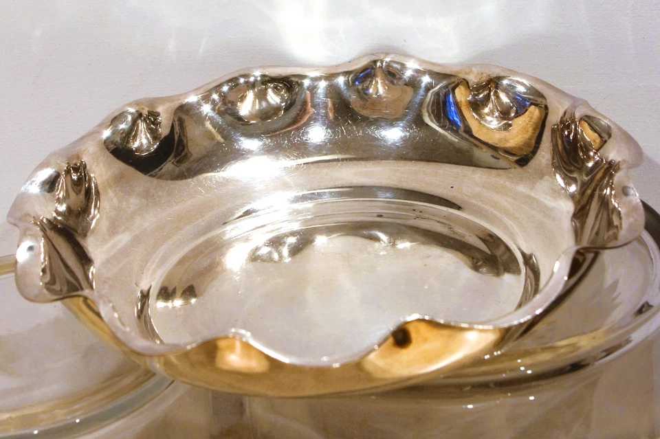 Plato de manzana empalado Reed & Barton de 10 3/4" de diámetro 115 plateado festoneado Foto 3 de 4