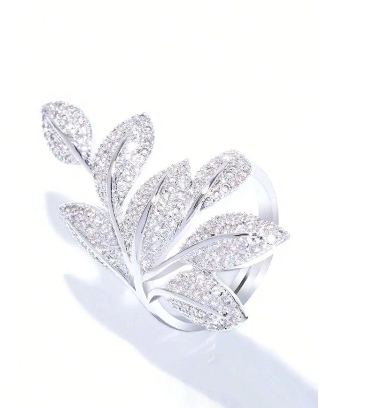 Simulated 7.14CT Pave Set Round Cut Sapphire Leaf petal Shape Women's Party Ring - Image 3 of 4