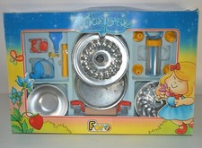 Cuisine dinette dans jouets et jeux anciens