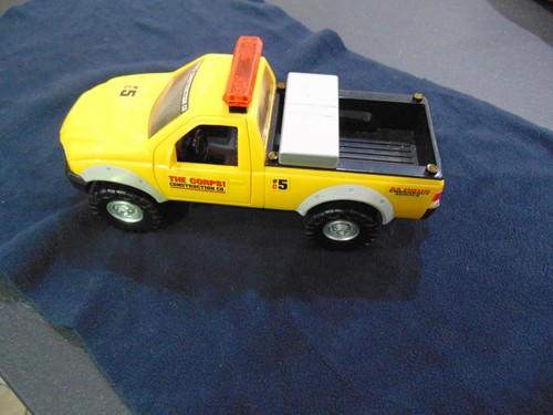 1999 LANARD THE CORPS CONSTRUCTION CO. YELLOW PICK-UP TRUCK 3 3/4" FIGURES RARE - Picture 2 of 10