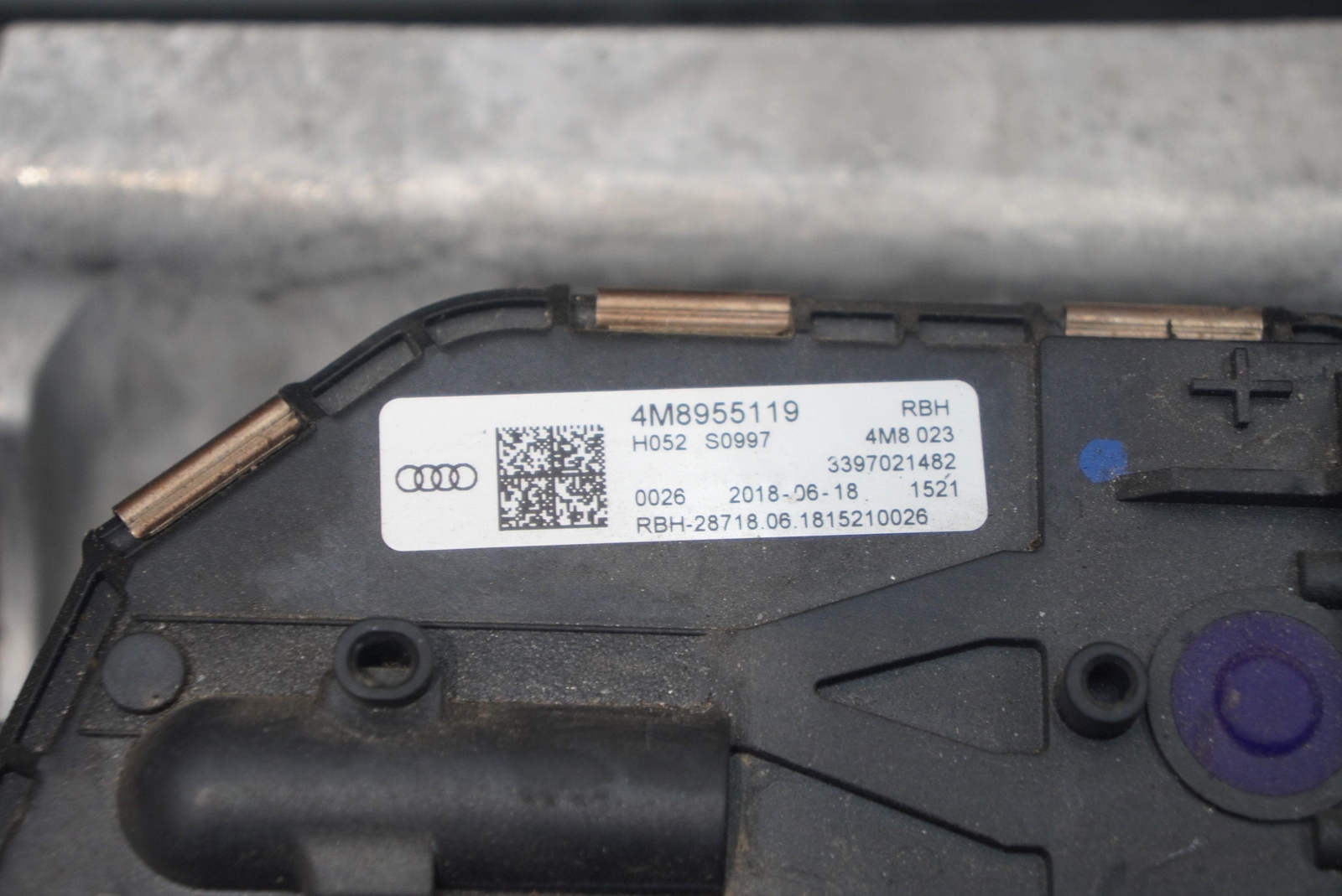 Front Windshield Wiper Motor Linkage 4M8955023 OEM Lamborghini Urus 2019
