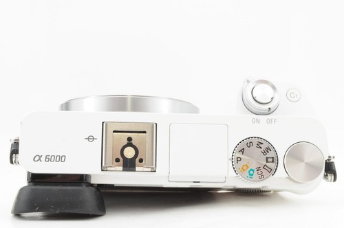 Sony Alpha A6000 (Kit with 16-50mm & 55-210mm Zoom) White Near Mint #22713E - Picture 3 of 9