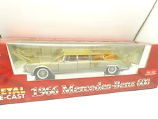 Sun Star 1/18 - Mercedes 600 Pullman Landaulet 1966 Gold Metal