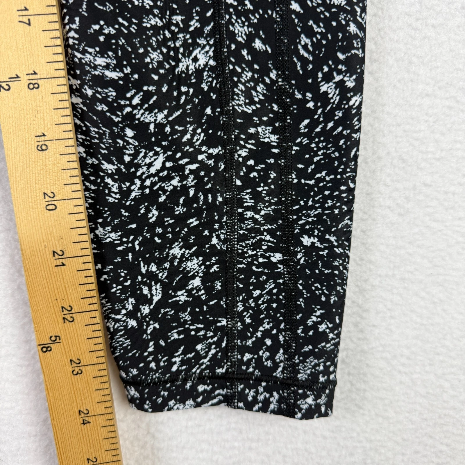 athleta ultimate stash pocket 7/8 tight storm texture leggings