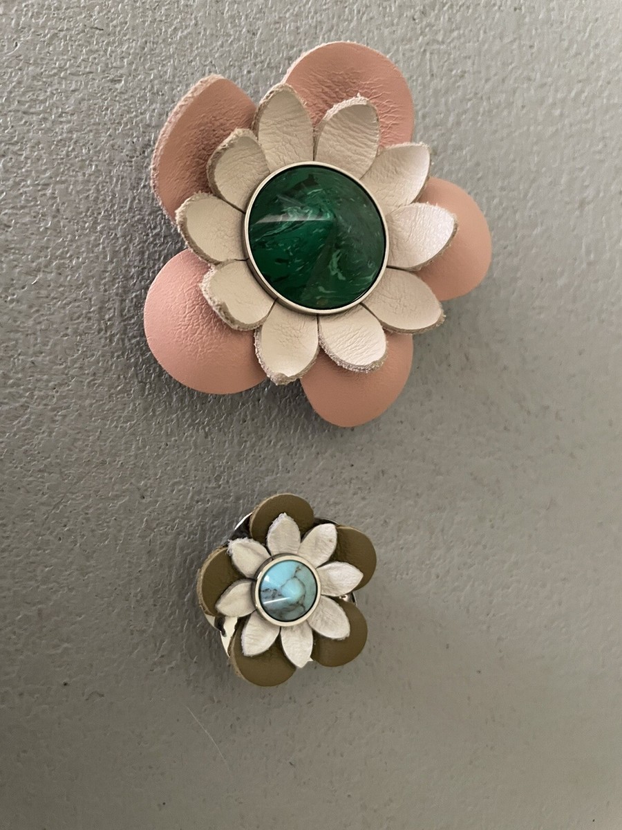 FENDI　ブローチ Fendi Flower Leather and Resin Set of 2 Magnetic Brooches | eBay