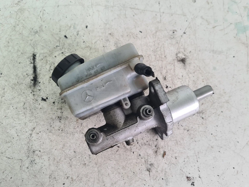 MERCEDES A CLASS 2011 W169 2.0 CDI BRAKE MASTER CYLINDER