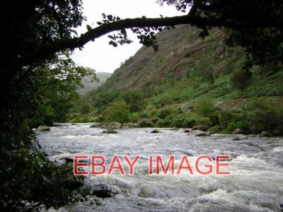 FOTO AFON GLASLYN IN VOLLEM DURCHFLUSS NACH VIEL REGEN WAR DER FLUSS SEHR VOLL. THE LI