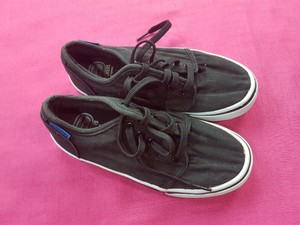 sketchers black trainers