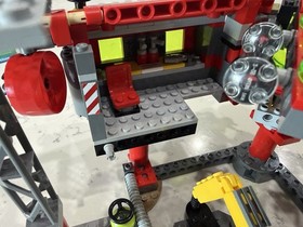 LEGO Set 8077 - Atlantis Exploration HQ - 99% Complete W Minifigures And Instru