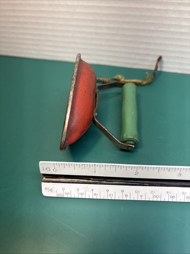 VINTAGE METAL SMALL TOY CLOTHES IRON With WOOD HANDLE - Picture 7 of 7