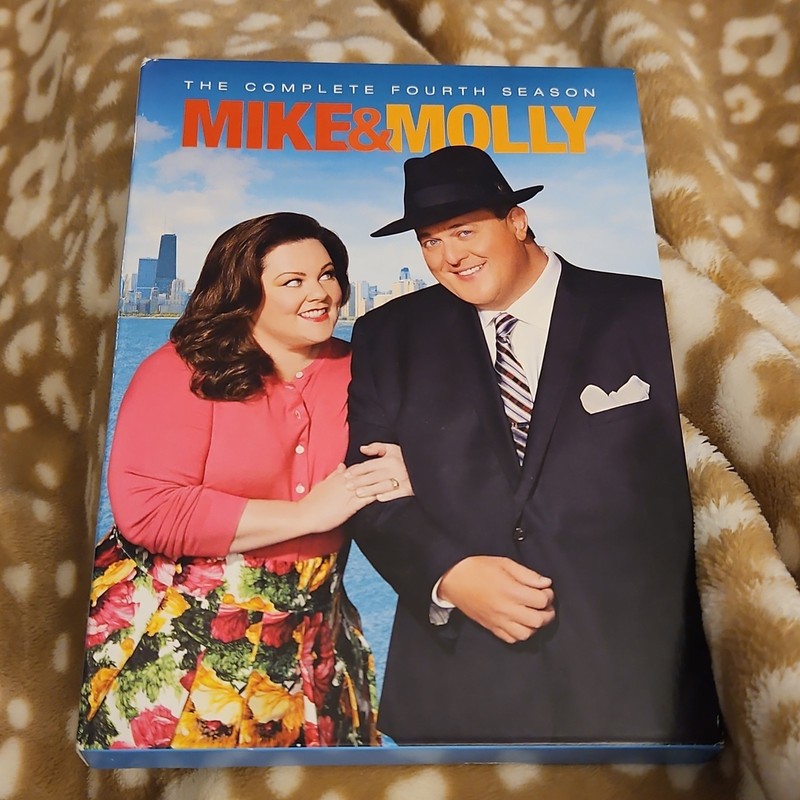 Warner Home Video Mike & Molly Complete Fourth Season 4 DVD Widescreen Subs