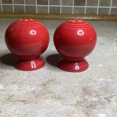 Homer Laughlin FIESTA WARE Scarlet RED Round Ball Salt  and Pepper Shakers