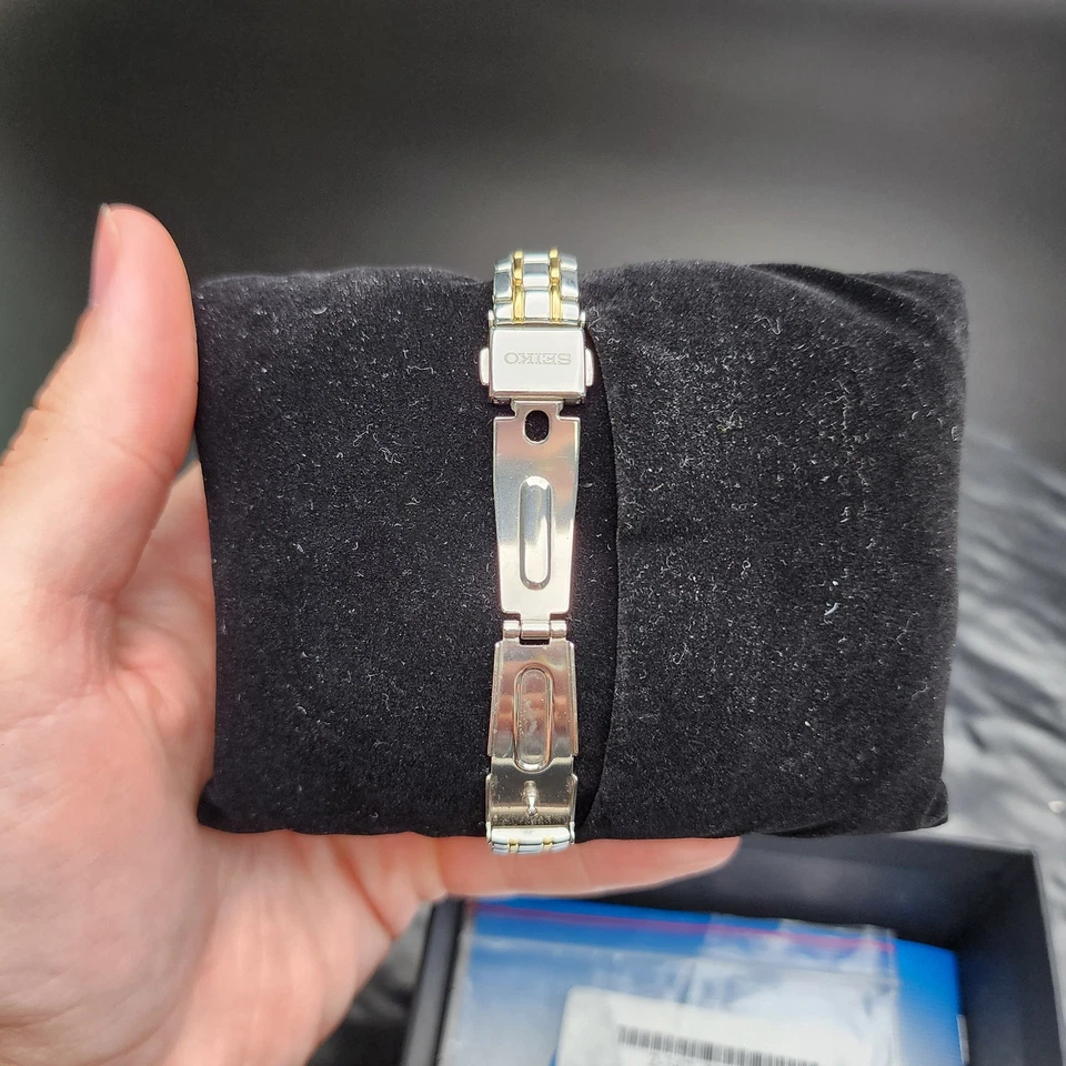 NOT RUNNING Seiko Women's Watch Diamond Collection with 18 Diamond Accents - image 3 of 4