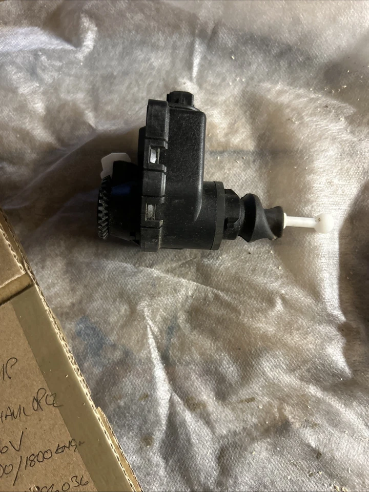 New Genuine Ford Fiesta Headlight Level Motor Actuator 7022574 - Image 4 of 4