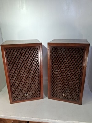Excellent Pair of Sansui SP 100 3-Way Speakers, 1970s. Look And Sound Great