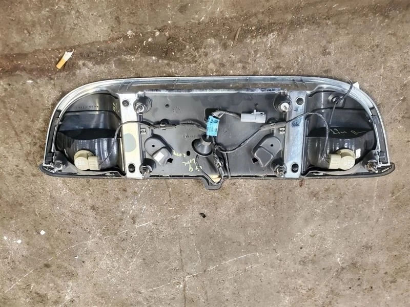 Panel de acabado trasero compatible con 98-02 Lincoln Continental 569327 Foto 2 de 2