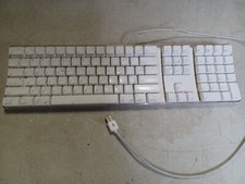 Apple Mac A1048 White Wired Full Size Keyboard English 2 USB Port Hub - TESTED