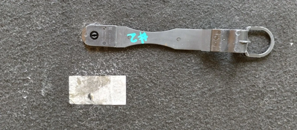 BMW FLOOR CARPET LUGGAGE COMPARTMENT & HOLDING STRAP #2 E60 5 SERIES SEDAN 04-10 - Image 3 of 4