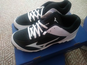 mizuno women's swift 5