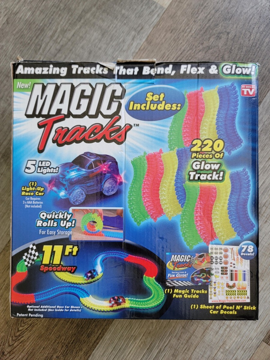 MAGIC TRACKS 220 Pieces of GLOW Track 11 w/Light-Up Race Car