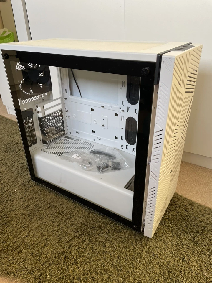 Corsair 275R Airflow Mid-Tower Gaming Case White Tempered Glass Airflow With Box - Image 2 of 4