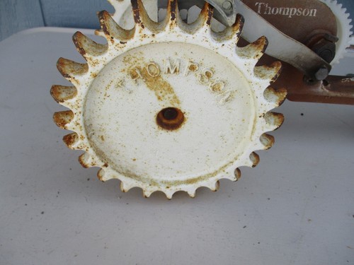 Vtg Thompson Red & White Traveling Tractor Walking Cast Iron Lawn Sprinkler #4 - 第 8/13 張圖片