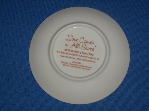 1984 Avon Mother's Day Porcelain Plate Love Comes in All Sizes Mini Collectible - Picture 2 of 2