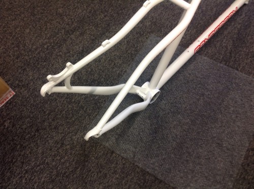 Sanderson Soloist 18" White Frame RRP £350 - Picture 5 of 6