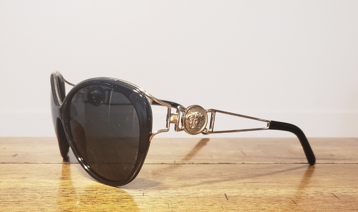Authentic VERSACE VE4233 GB1 87 Oversized Medusa Sunglasses Authentic VERSACE VE4233 GB1 87 Oversized Medusa Sunglasses
