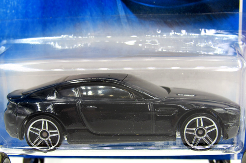 HOT WHEELS 2008 ALL STARS SERIES ASTON MARTIN V8 VANTAGE