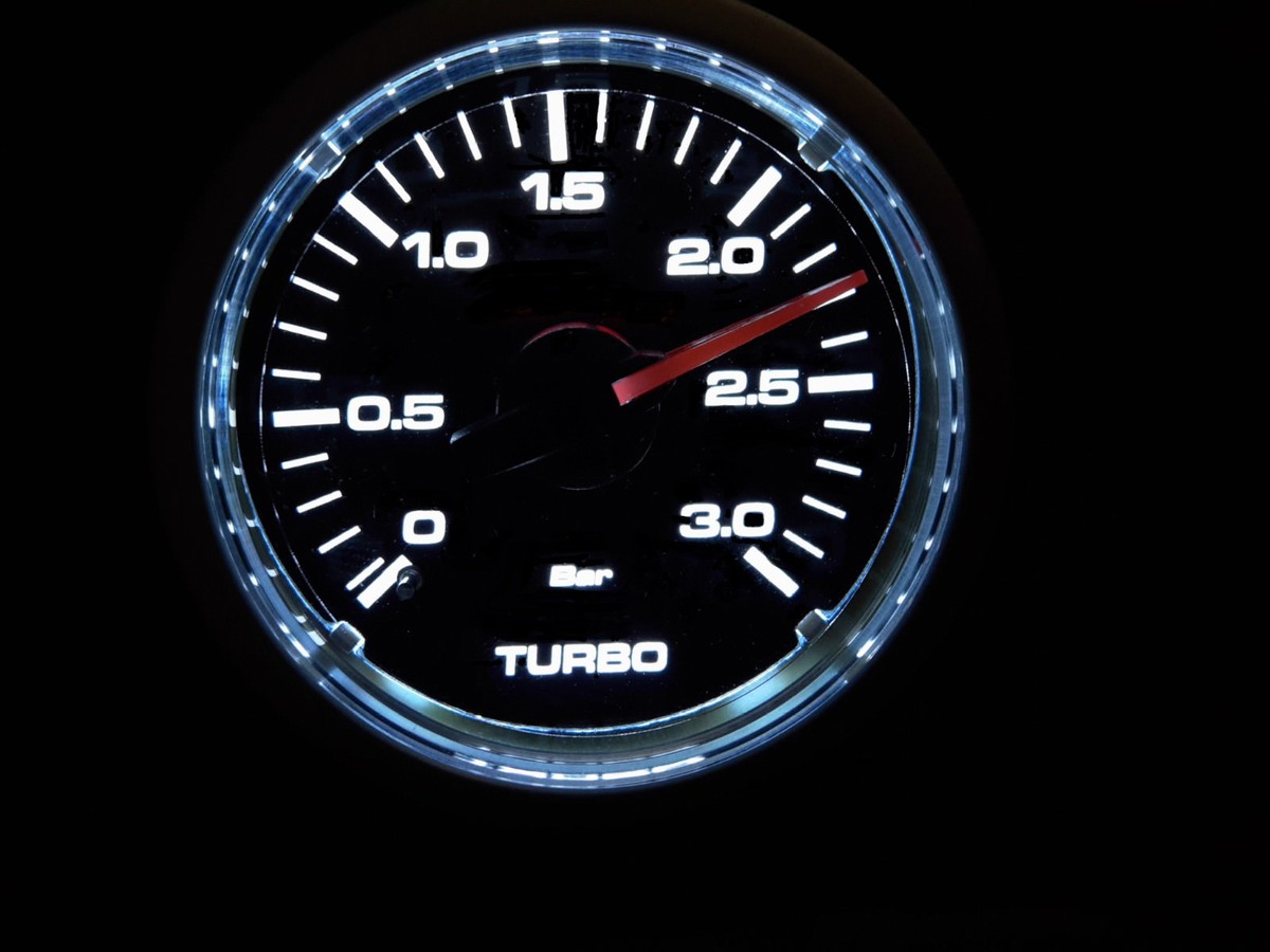 RSR 52mm Charge Pressure Boost Gauge 3BAR With Alarm - Stepper Motor, Smoked Lens For 16V VR6 Turbo - View #2