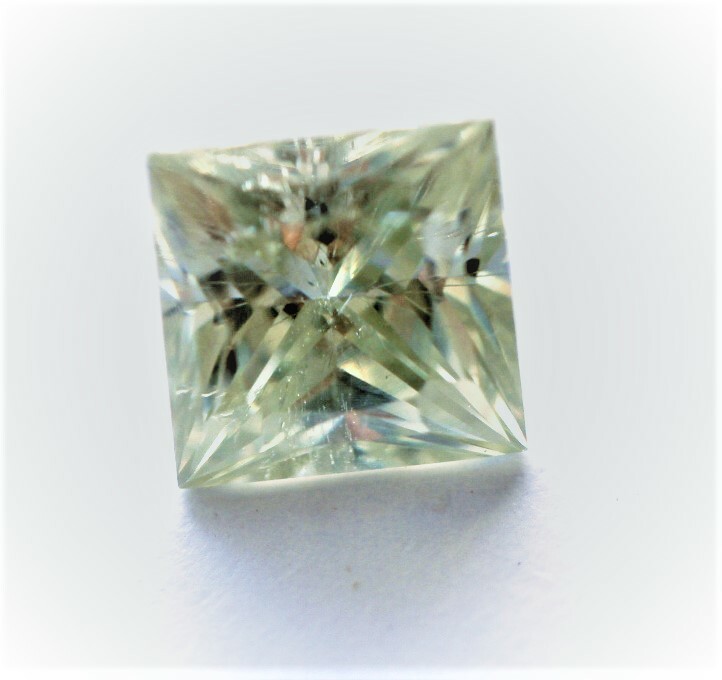 Moissanite off-white de 1,80 carat pureté VVS1 pour création de bague