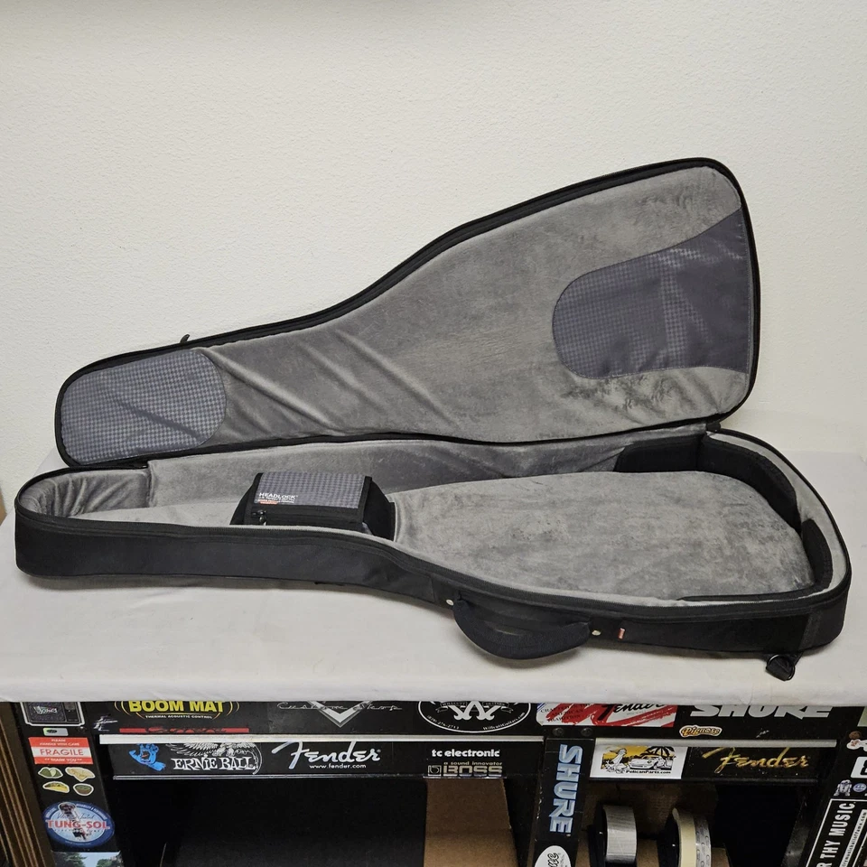 Estuche blando para guitarra eléctrica MONO M80 - Guitarra eléctrica tamaño Fender Strat / Tele Foto 2 de 4