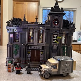 LEGO DC Super Heroes: Batman: Arkham Asylum Breakout (10937) - incomplete set