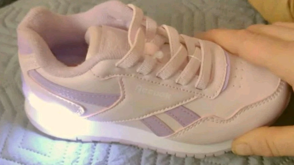 New Lil Girls sz11 Light up Reebok Classics ltd - Image 3 of 3