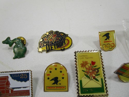 Lot of 15 Vintage USPS Post Office PINS Express Mail We Deliver Service - Picture 4 of 5