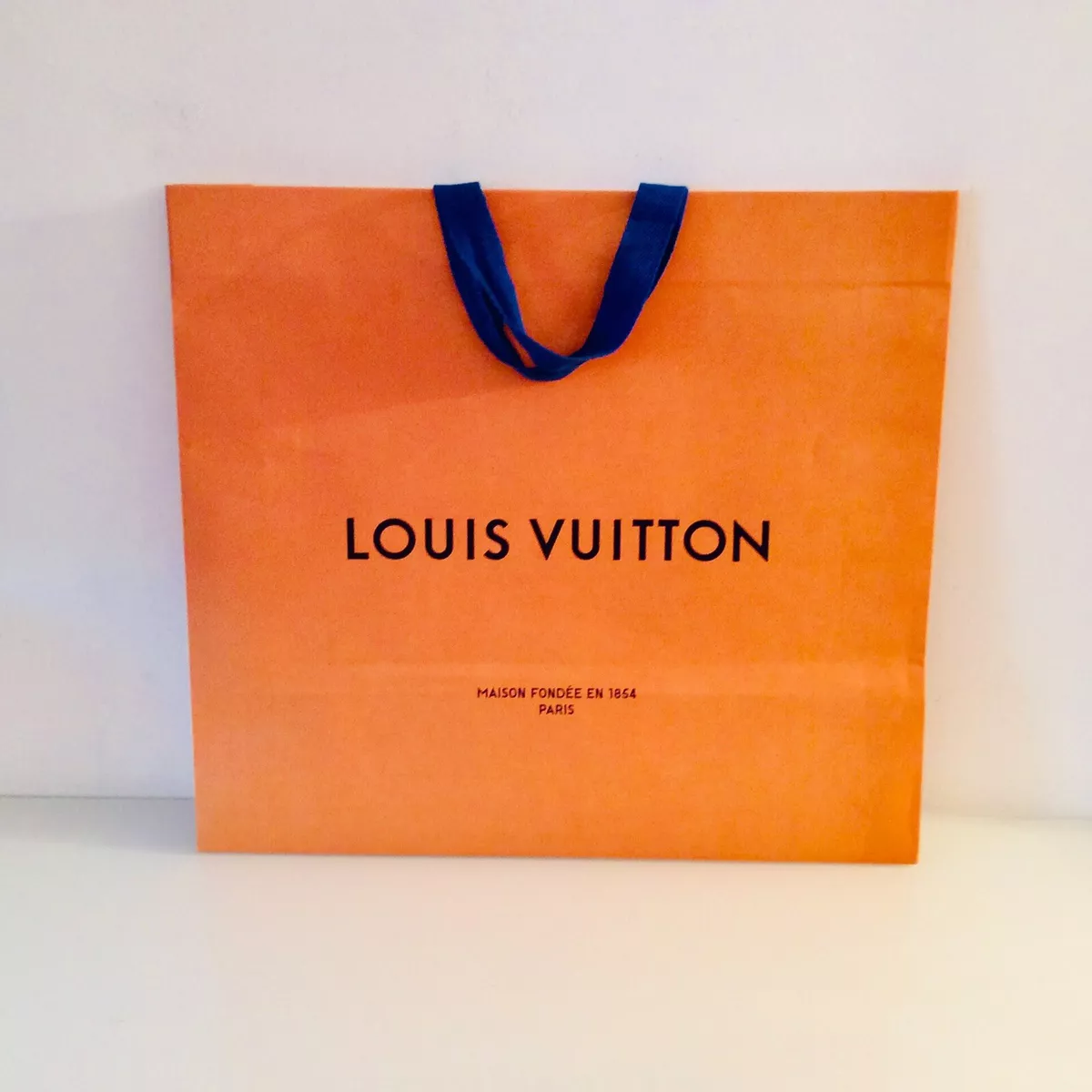 Paper bag 2025 louis vuitton asli