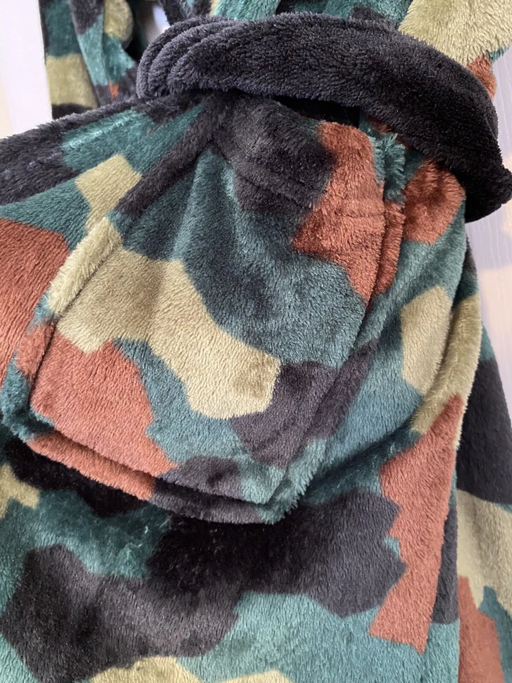 Boys Cuddl Duds Hooded Bath Robe Size L 12 / 14 Green Camouflage Camo Pockets VG - Image 4 of 4