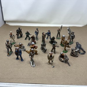 Lot Of 24 Dime Store Barclay Manoil And Others 1930s Army Lead Toy Soldiers