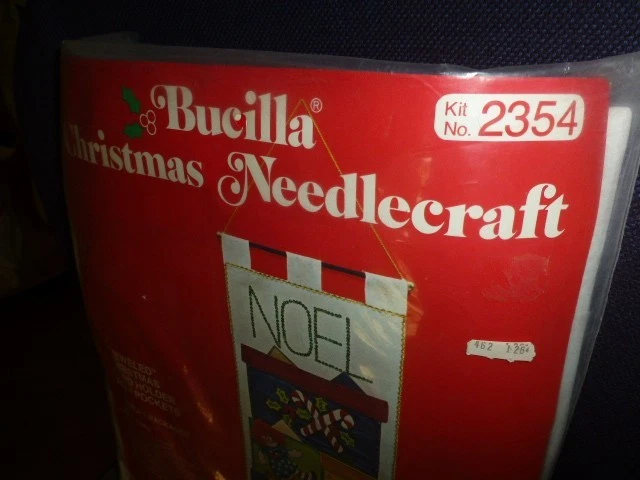Vtg Bucilla Christmas Needlecraft Xmas Card Holder pockets 2354 Noel santas pack - Image 2 of 4