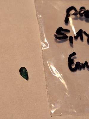 1 echter Emerald Smaragd pear facet Tropfen ca 5,1 x 3,1mm dark green