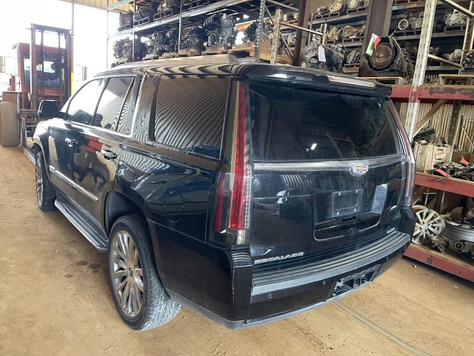 (LOCAL PICKUP ONLY) Driver Left Front Door Fits 15-20 ESCALADE 1760006 Foto 2 de 4